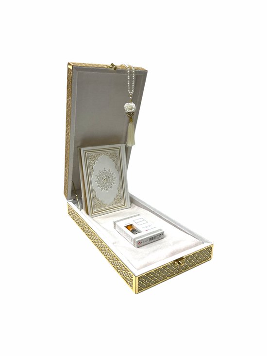 Luxe Koran box met een Koran, gebedskleed, esans en een tasbih wit