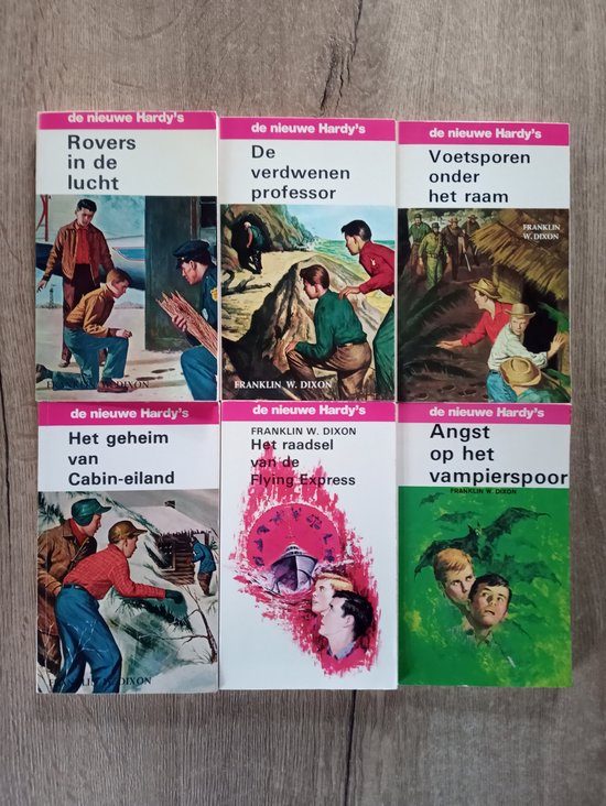 De Nieuwe Hardy's 6 Delen 1 - Deel 35 Rovers in de Lucht 2 - Deel 36 De Verdwenen Professor 3 - Deel 37 Voetsporen onder het Raam 4 - Deel 39 Het Geheim van Cabin Eiland 5 - Deel 40 Het Raadsel van de Flying Express 6 - Deel 41 Angst op het Vampiersp