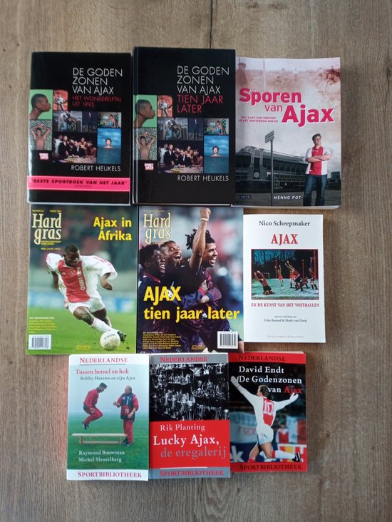 Ajax 9 Boeken 1 - Sporen van Ajax Het Ajax van Vroeger in het Amsterdam van Nu 2 - De Goden Zonen van Ajax Het Wonderelftal uit 1995 3 - De Goden Zonen van Ajax Tien Jaar Later 4 - Ajax in Afrika Hard Gras 26 5 - Ajax Tien Jaar Later Hard Gras 42 6 -