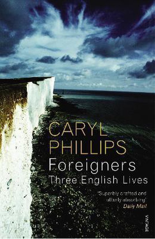 ISBN Foreigners: Three English Lives, Anglais, Livre broché, 272 pages