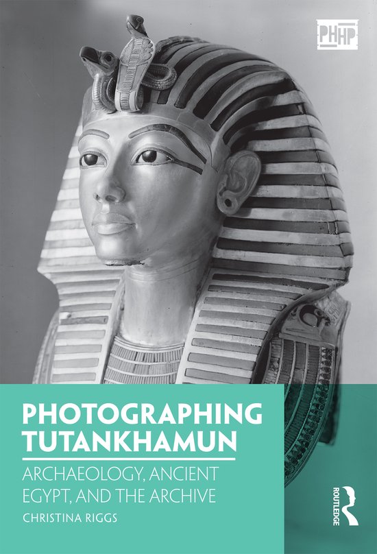 Photographing Tutankhamun