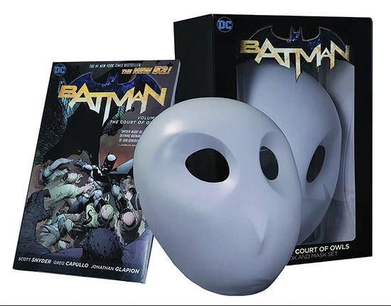 Batman: The Court of Owls Mask and Book Set