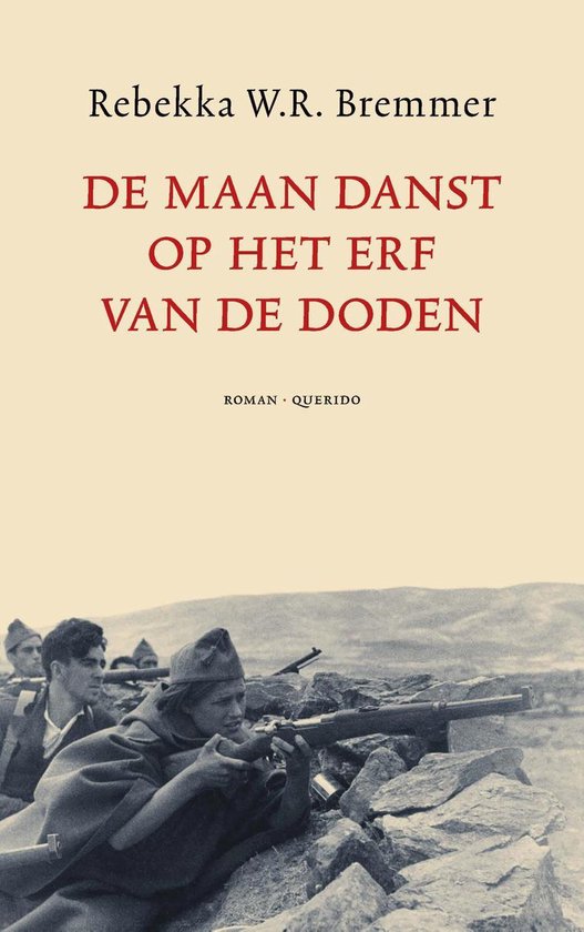 De maan danst op het erf van de doden