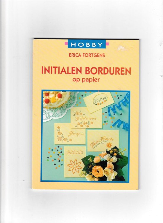 Initialen borduren op papier