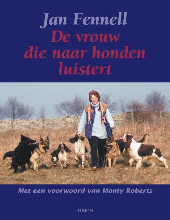 Vrouw Die Naar Honden Luistert