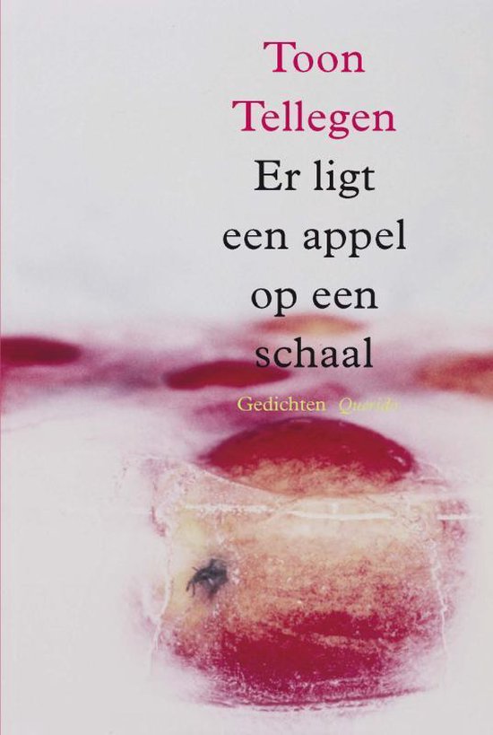 Er Ligt Een Appel Op Een Schaal