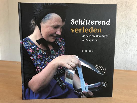 Schitterend verleden, Streekdrachtsieraden uit Staphorst