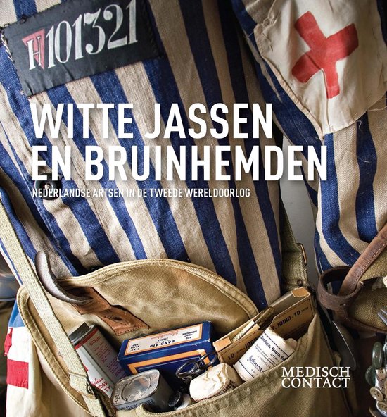 Witte jassen en bruinhemden