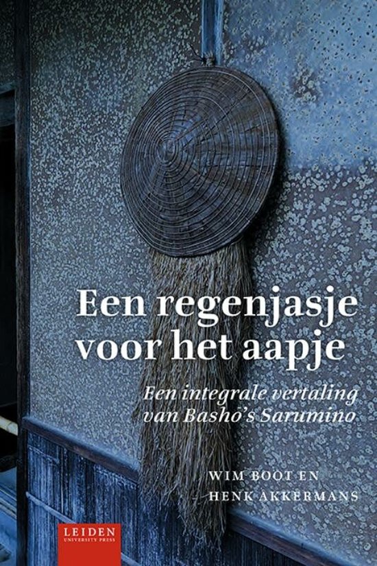 Een regenjasje voor het aapje